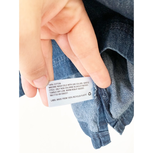 Universal Thread Chambray V-Neck Top - Picture 7 of 7